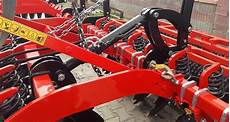Stubble Type Cultivator With Traction Spring